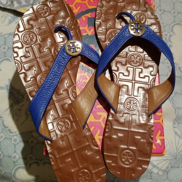 like new sandals - Picture 2 of 2
